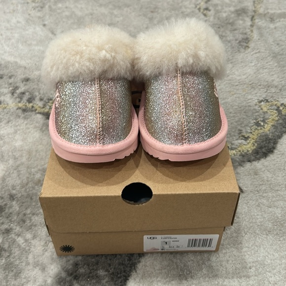 Girls UGG Cozy II Glitter Slipper - Picture 2 of 3